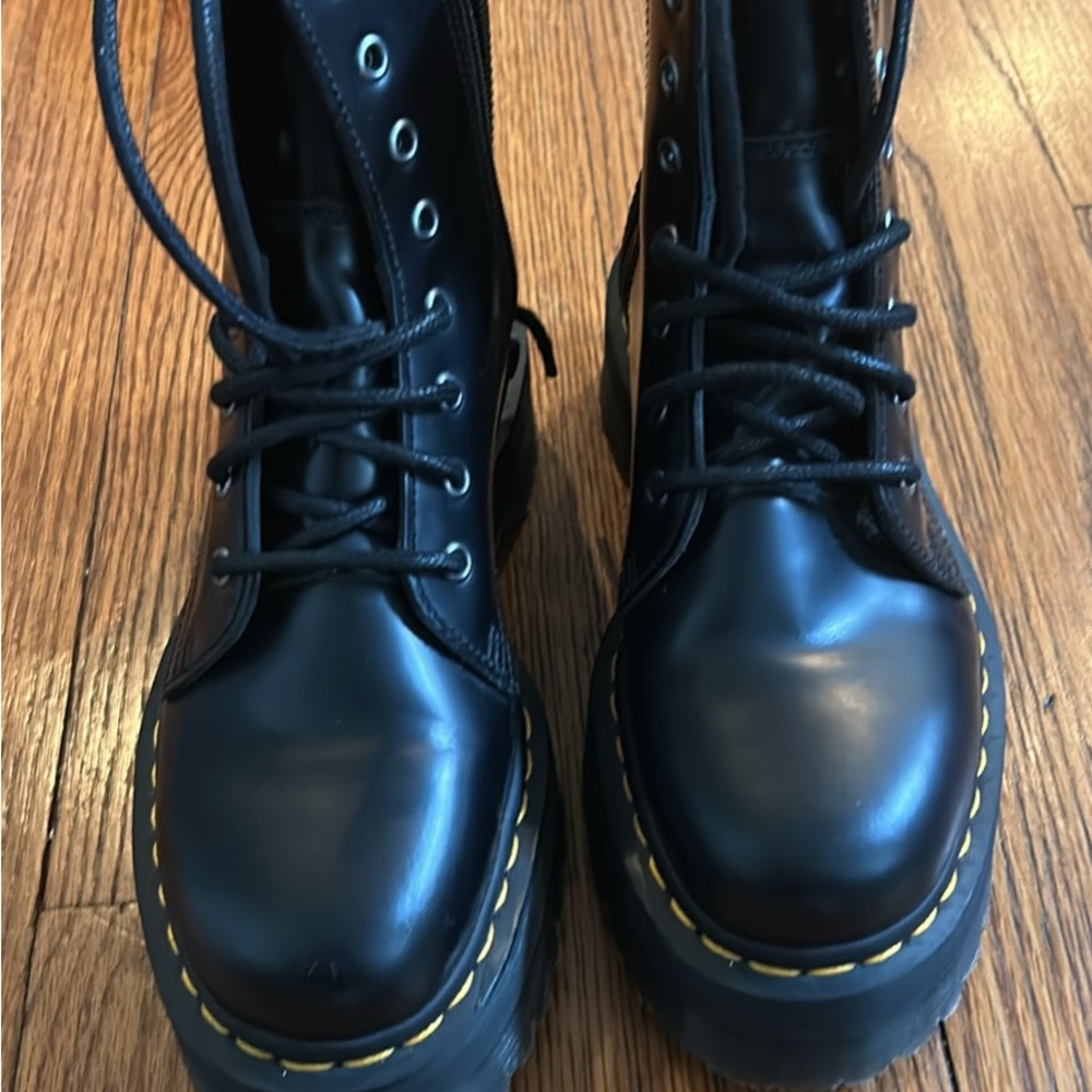Black Leather Lace-Up Boots Dr. Martins platform size 7m